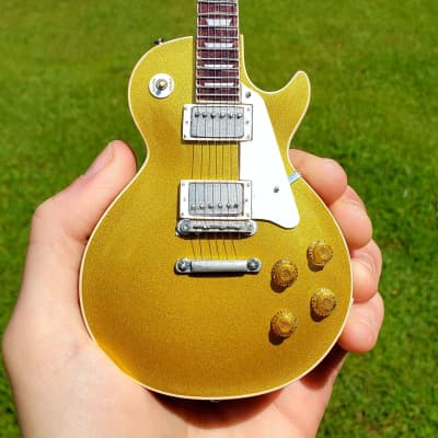 Axe Heaven Gibson Twin Pack Les Paul '57 Gold Top w/ Flying V Korina Mini Guitars image 10