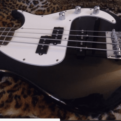 Peavey Milestone 4-String Electric Bass Black image 4