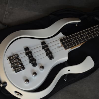 SUNDAY SPECIAL! VOX Starstream Bass white*fine medium scale instrument=perfect for the guitar player or for the bass lady! Comes with a  quality gigbag*very lightweight 2.9kg*rare model*brand new* image 2