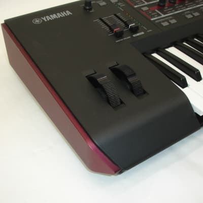 Yamaha MOXF6 61-Key Synthesizer Workstation Keyboard image 2