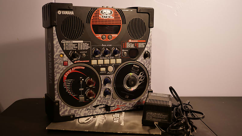 Yamaha DJX-IIB Groovebox (w/ manual and PSU)