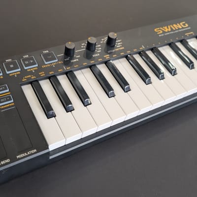 Behringer SWING 32-Key USB MIDI Controller Keyboard / Sequencer - Black image 2