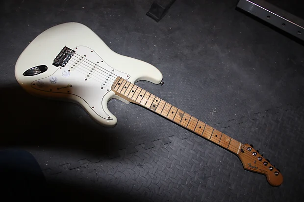 ギター Fender STRATOCASTER Mexico is 1993 Fender Standard Stratocaster (Mexico) worth paying