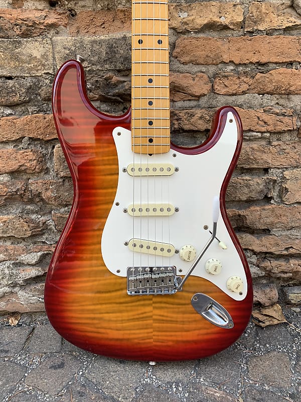 1994 Fender Stratocaster Foto Flame MIJ Cherry Sunburst Made in 