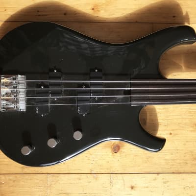 Larrivee Fretless bass 1984-85 - Black image 1