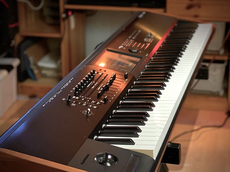 Korg KRONOS 2 88-Key Digital Synthesizer Workstation 2014 - Present - Black/Wood image 1
