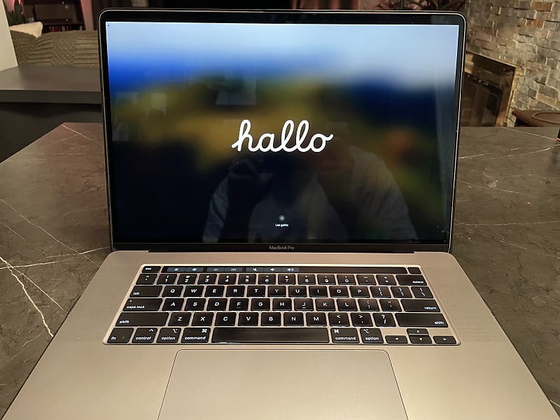 MacBook Pro A2141 2019 - 4TB SSD, 32GB RAM, i9  			