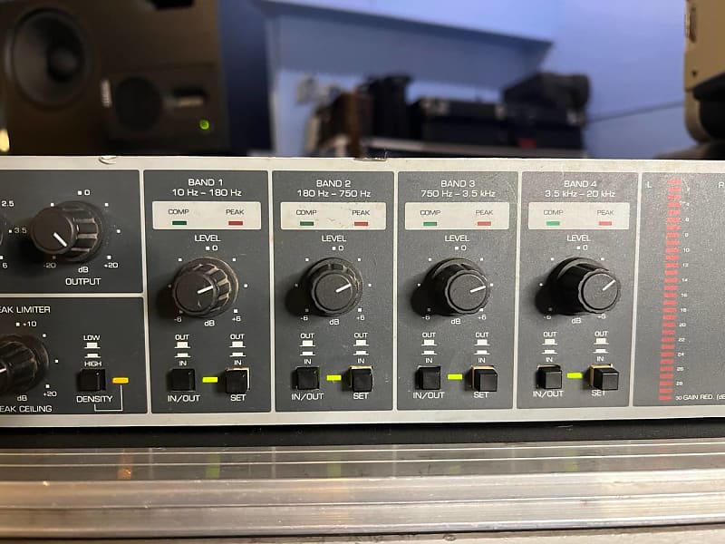 BEHRINGER COMBINATOR MDX8000 コンプレッサー Theatrecrafts - Equipment - Combinator MDX8000