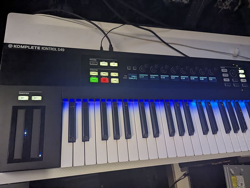 Native Instruments Komplete Kontrol S49 Keyboard Controller
