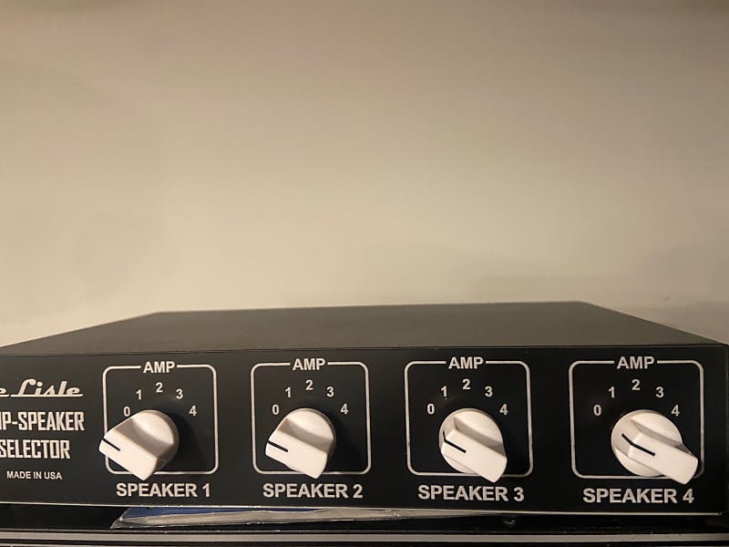 de Lisle AmpSpeaker Selector V2 Signal Router Reverb