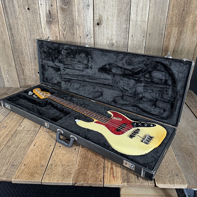 Fender MIJ JB62 '62 Jazz Bass Reissue 3-Tone Sunburst | The