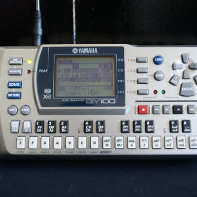 YAMAHA QY100 Portable Sequencer Arranger MIDI Sound Module Drum