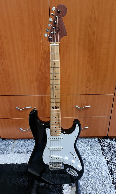 Partscaster Stratocaster style 1980s - Black image 1