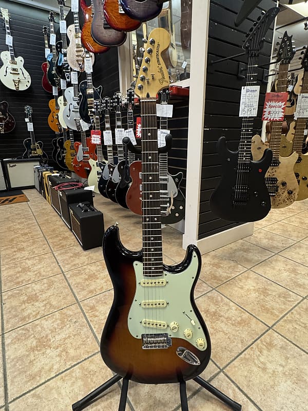 Fender Deluxe Roadhouse Stratocaster | Reverb Canada
