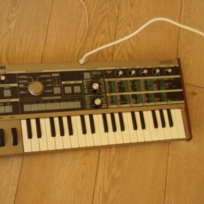 Korg MicroKORG 37-Key Synthesizer/Vocoder 2002 - 2019 - Silver