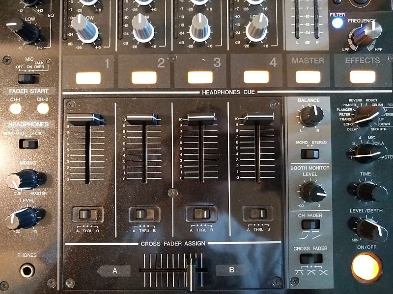 honeybunny♡ 　Pioneer DJ DJM-700-k Pioneer DJ DJM-700 4-channel DJ Mixer | Sweetwater