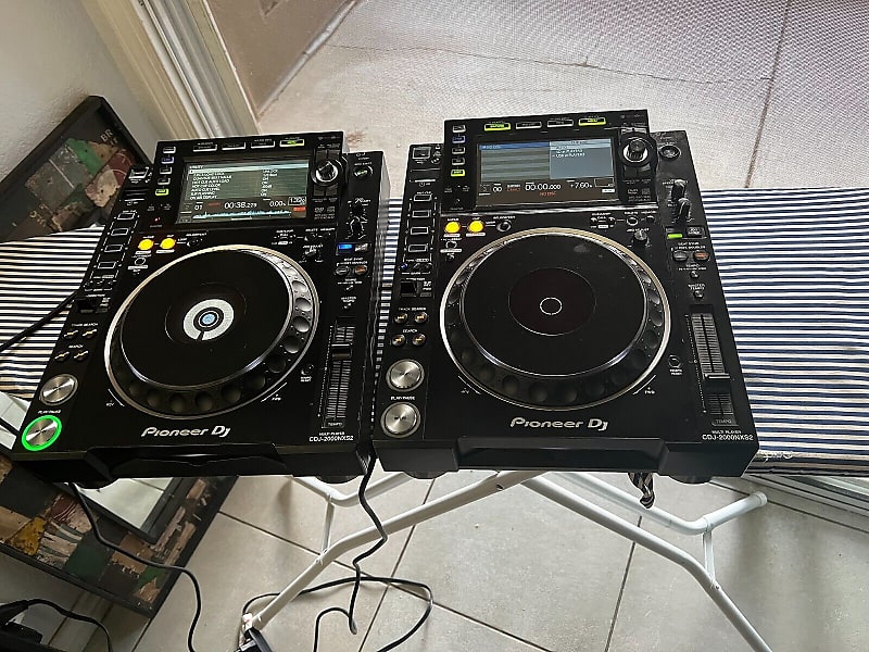 2X Pioneer CDJ 2000 NXS2 Professional Multi Player | Reverb