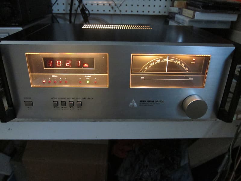 Vintage Mitsubishi DA-F20 FM Analaogue Tuner, Fixed/Variable Outputs,  Muting, Wide/Narrow Bandwith, JAPAN 1980s Black/Silver