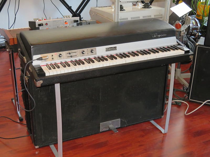 Fender Rhodes Suitcase Piano 73-Key Electric Piano (1969 - 1974)