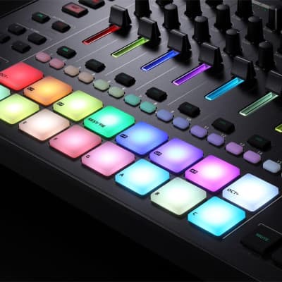 Roland MC-707 Groovebox Roland MC-707 Groovebox
