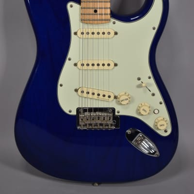 2019 Fender Deluxe Stratocaster Sapphire Blue Finish Electric Guitar w/Bag image 2