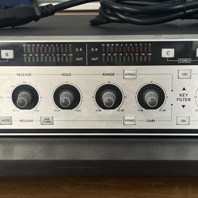 アンプ TASCAM QUAD SYNC NOISE GATE GA-40 TASCAM GA-40 Quad Noise Gate 4-Channel Dynamic Noise Control