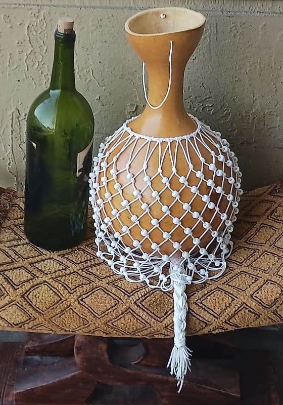 Akasa (med-large Ga-style netted retailer gourd rattle)