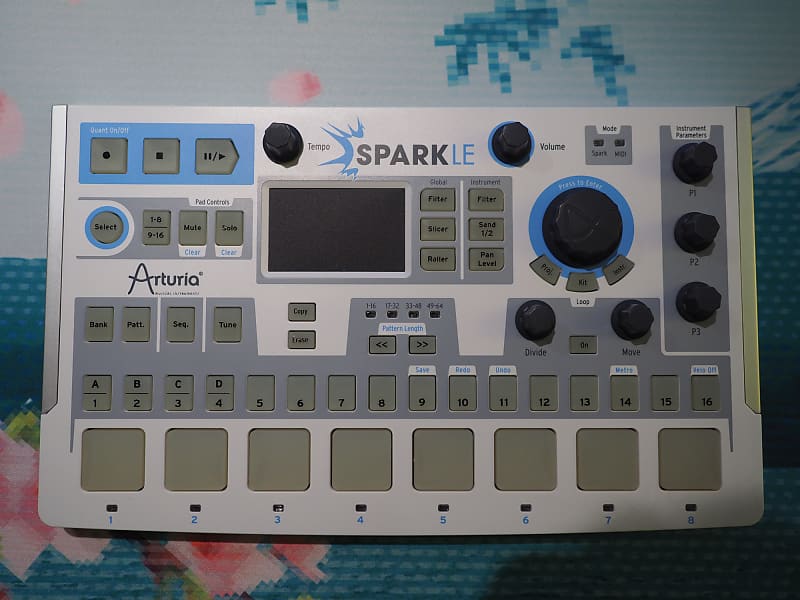 Arturia SparkLE MIDI Controller / Drum Machine