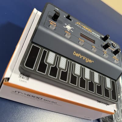 Behringer JT-4000 Micro Portable 4-Voice Hybrid Synthesizer Behringer JT-4000 Micro Portable 4-Voice Hybrid Synthesizer