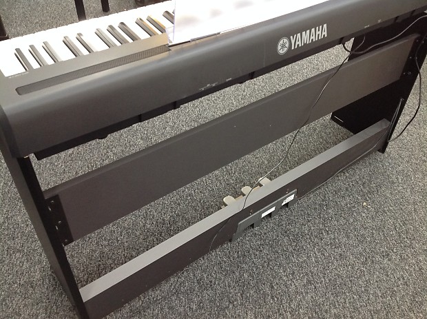 Yamaha store p95 stand