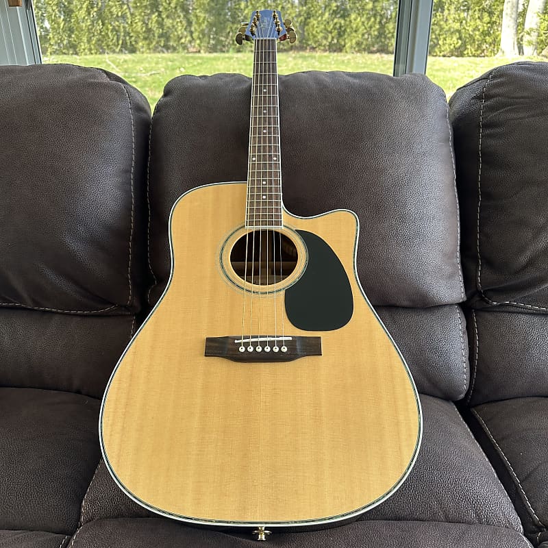Takamine EG334SC Natural Reverb