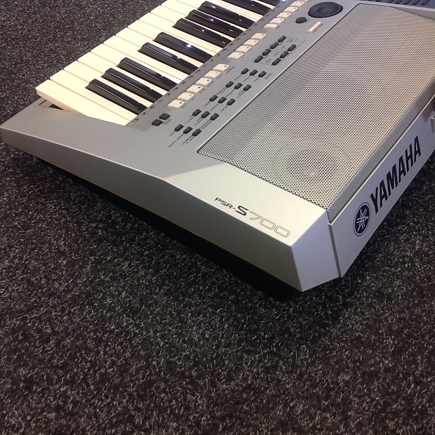 YAMAHA PSR-S700 Keyboard, INC: Box, Music Rest & Warranty