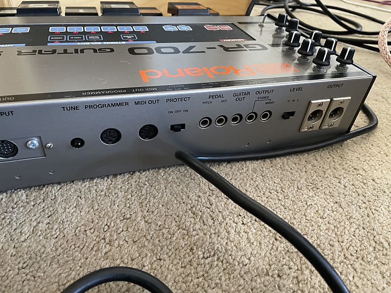 Roland GR-55 Guitar Synthesizer w/GK-2A Midi Pickup & Cable