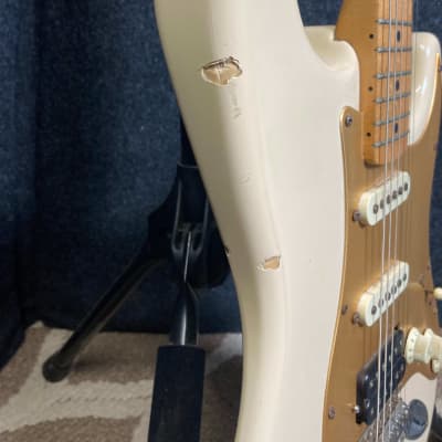 Fender "Squier Series" Standard Stratocaster with Maple Fretboard 1992 - 1996 Arctic White image 9