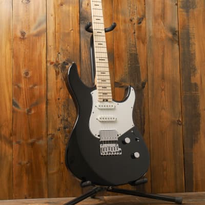 Mint Yamaha Pacifica Standard Plus Maple - Black image 2