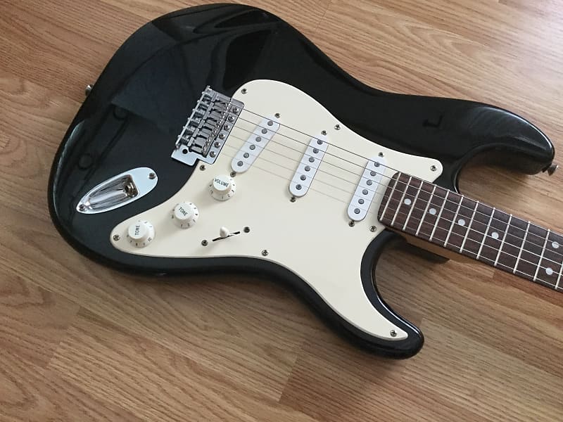 ギター 1997 Squier Affinity Stratcaster black Amazon.com: Squier Affinity Series Stratocaster FMT Electric