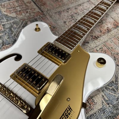 Gretsch G5422TG  Electromatic Double Cutaway Hollow Body with Bigsby, Gold Hardware, Snow Crest White image 4