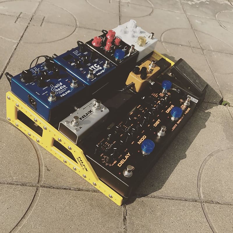NUX Bumblebee Large NPB-L Pedalboard and Soft Case Gig Bag NUX Bumblebee Large NPB-L Pedalboard and Soft Case Gig Bag