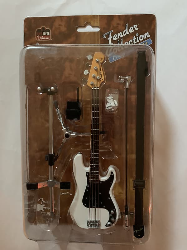 Fender 1/6 Scale Guitar Set
