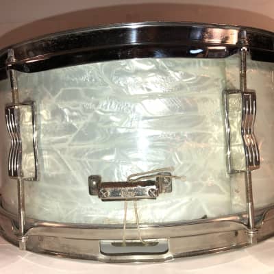 Ludwig No. 490 Pioneer 6.5” x 14" 6-Lug Snare Drum with Keystone Badge 1960 -1963 White Marine Pearl image 5