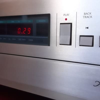 Accuphase DP 70 CD Player image 4
