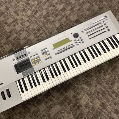 Yamaha Motif 6 Synthesizer 2008 - Silver