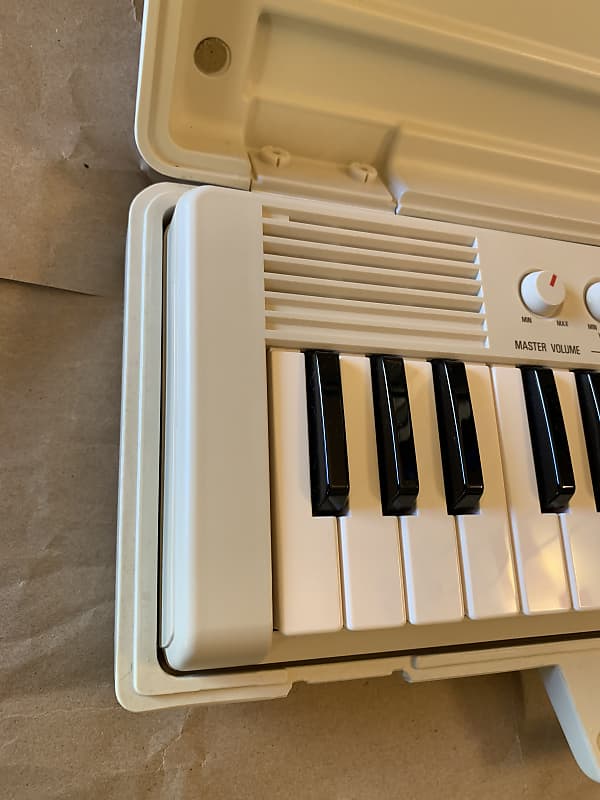 鍵盤楽器 YAMAHA  PS-1 Porta Sound Yamaha PS-1 - the original Portasound - YouTube