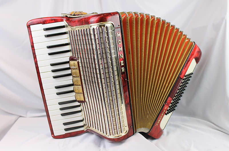 4516 - Red Gold Hohner Concerto III Piano Accordion LMM 34 72