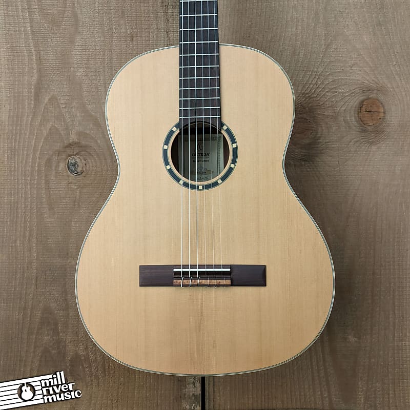 Ortega Family Series Cedar Nylon String Acoustic Guitar Small Neck BStock w/Bag