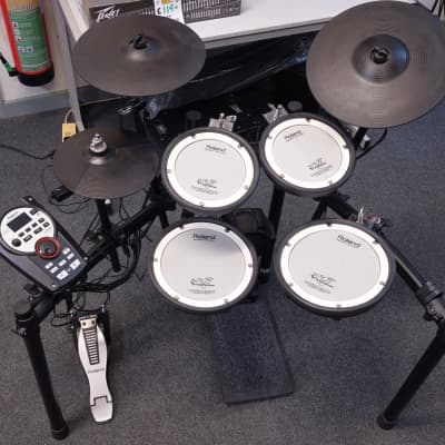 Roland TD-11KV V-Drum Kit with Mesh Pads + Roland NE-10 Noise Eater