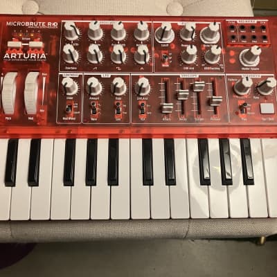 Arturia MicroBrute RED 25-Key Synthesizer Keyboard sequencer in box with power supply & writable templates