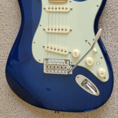 Fender Deluxe Stratocaster Electric Guitar, Sapphire Blue, Tweed Style Hard Shell Case for sale