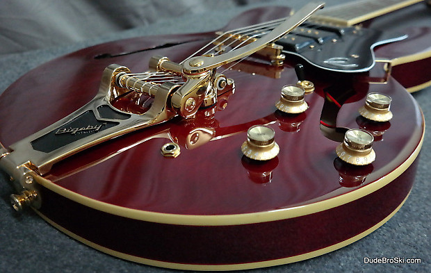Epiphone - Riviera P93 Limited Edition (Refurb) Three P-90 Epiphone - Riviera P93 Limited Edition (Refurb) Three P-90