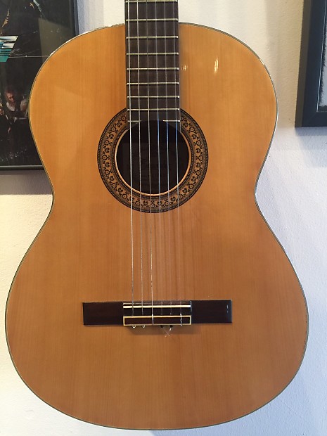 Emperador on sale classical guitar
